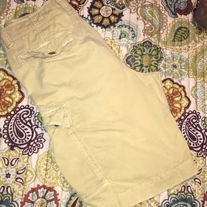 Men’s American Eagle longer length cargo shorts